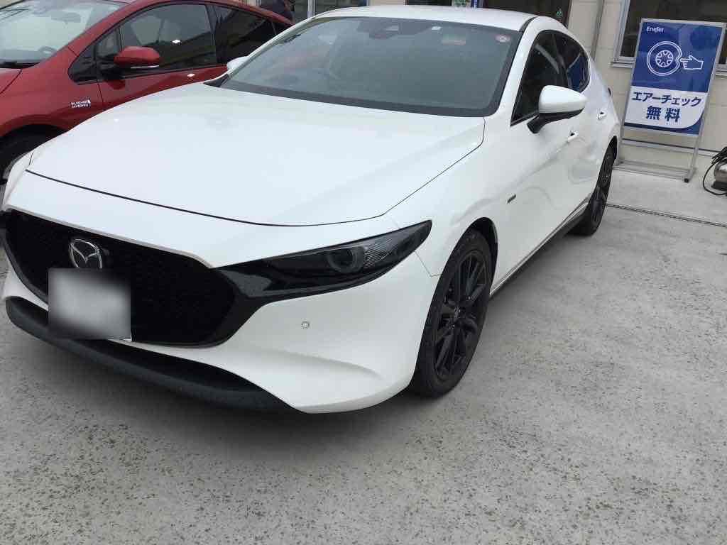マツダ ＭＡＺＤＡ３　ファストバック フェンダー へこみ