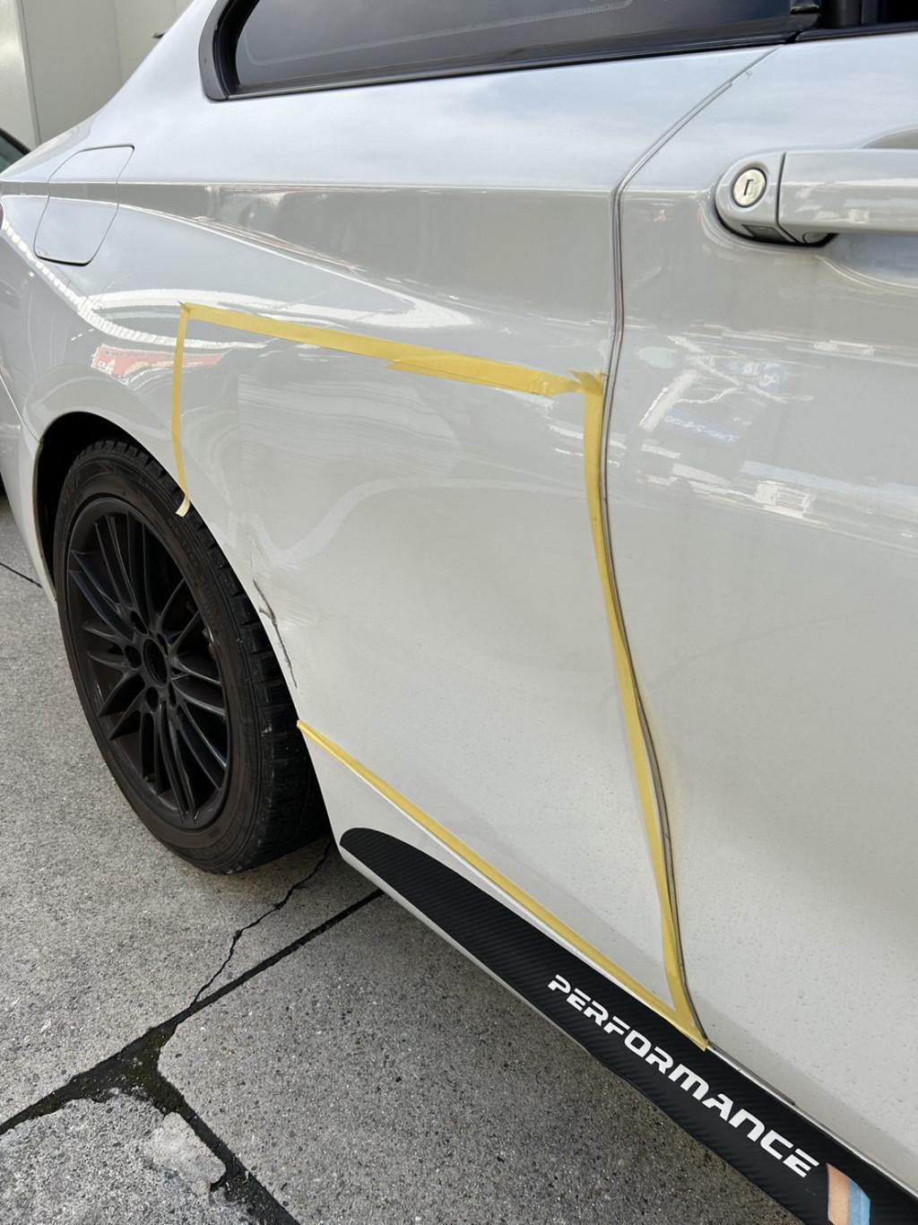  ＢＭＷ　２シリーズ へこみ修理前