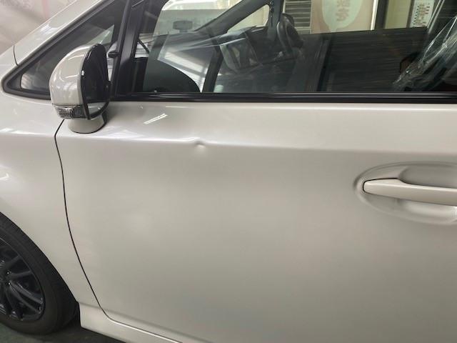  ウィッシュ へこみ修理前