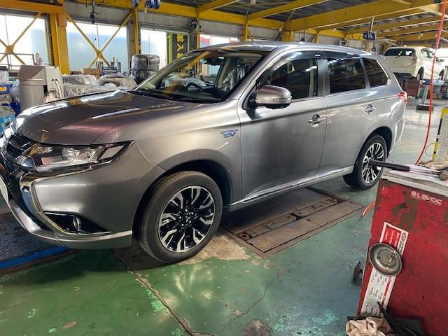 三菱 アウトランダーＰＨＥＶ フェンダー へこみ