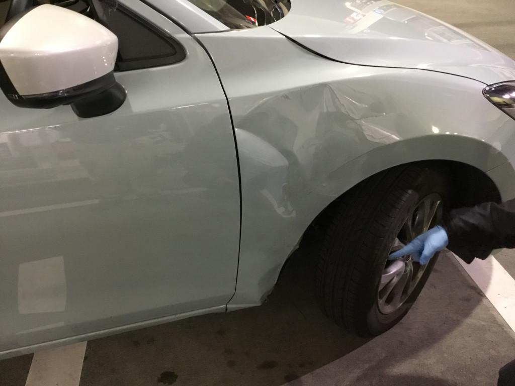 ＭＡＺＤＡ２ へこみ修理前