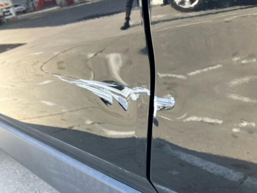  ＲＡＶ４ へこみ修理前