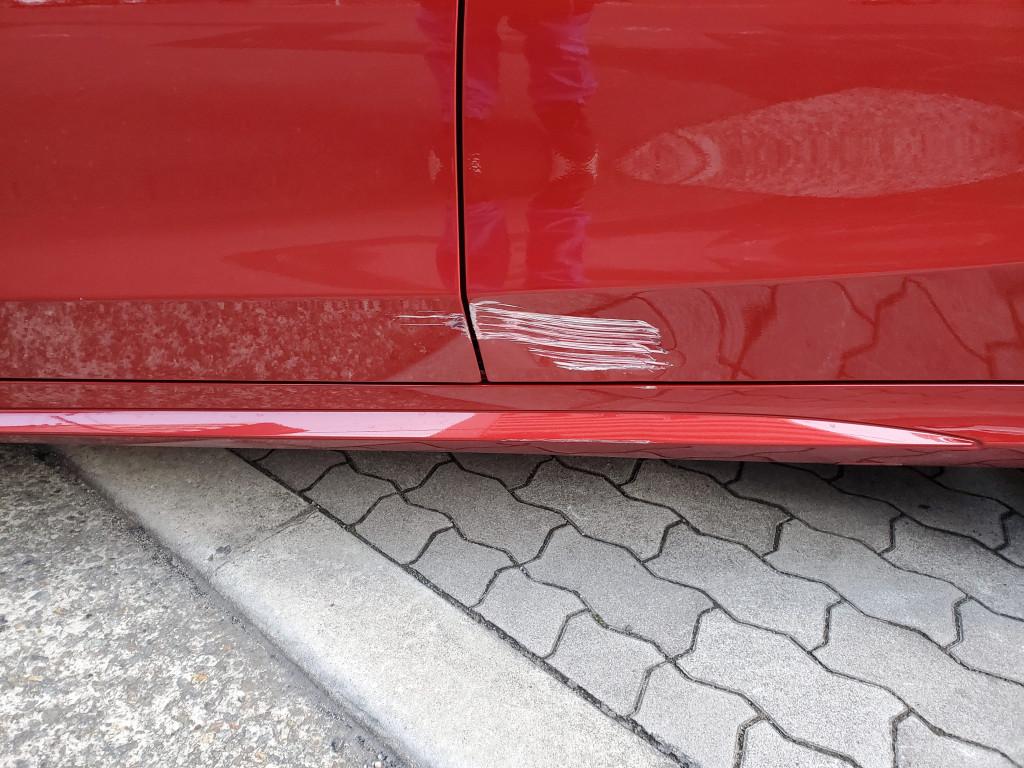  メルセデスベンツ　Ｃクラス へこみ修理前