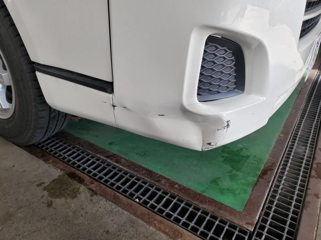  ハイエースバン エグレ修理前