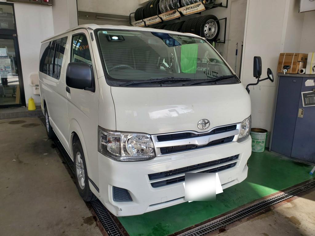 トヨタ ハイエースバン バンパー エグレ