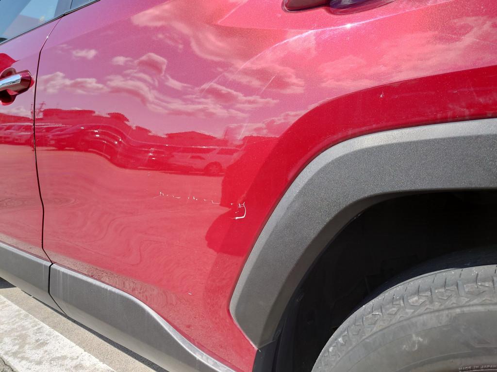  ＲＡＶ４ へこみ修理前
