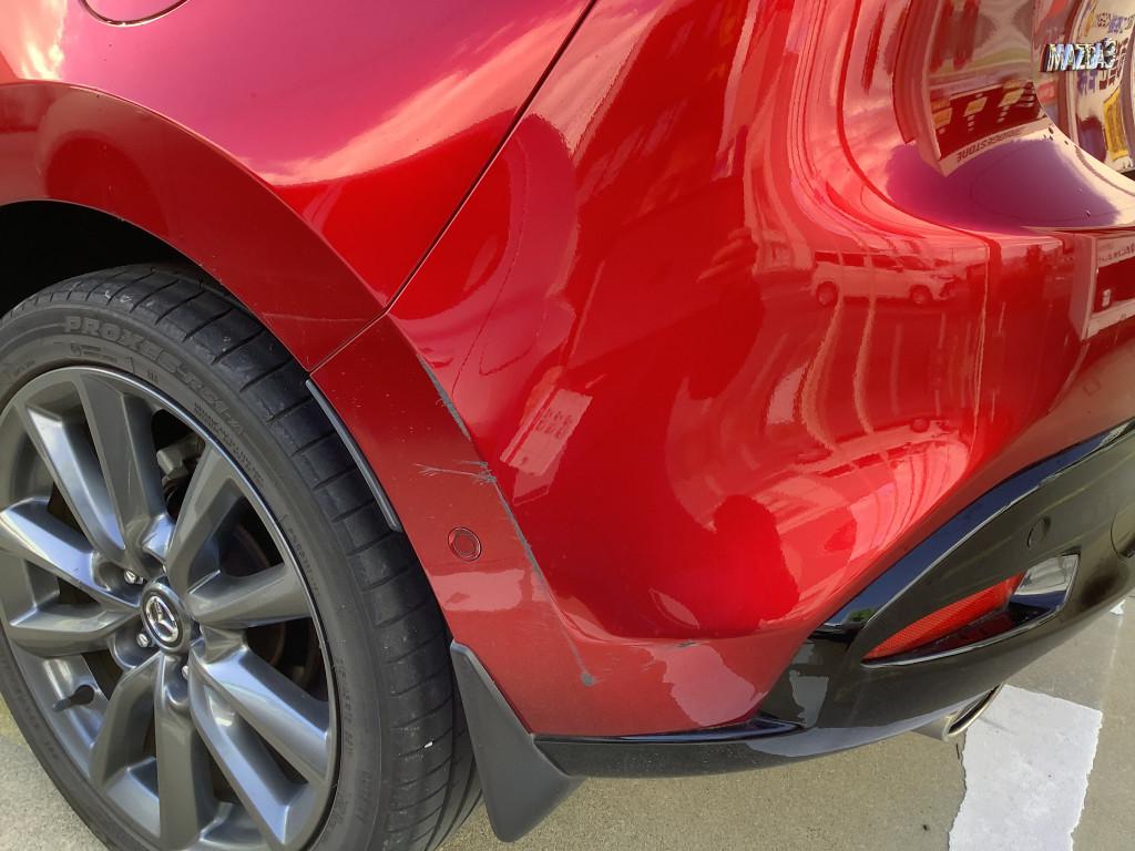  ＭＡＺＤＡ３　ファストバック エグレ修理前