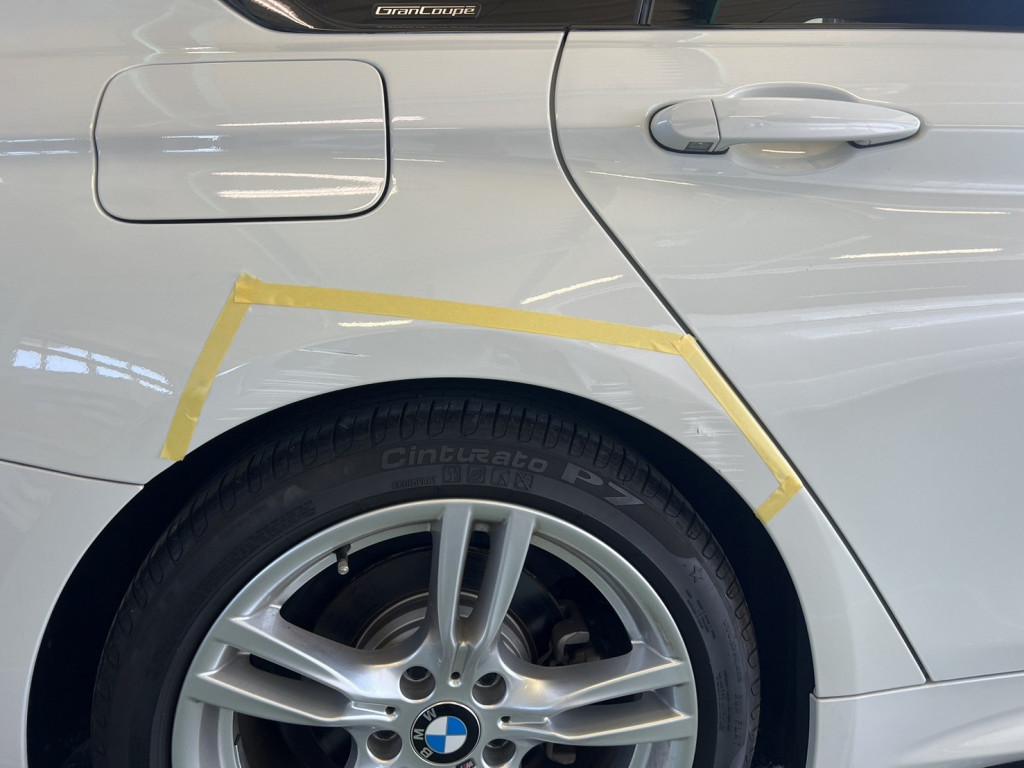  ＢＭＷ　４シリーズ へこみ修理前
