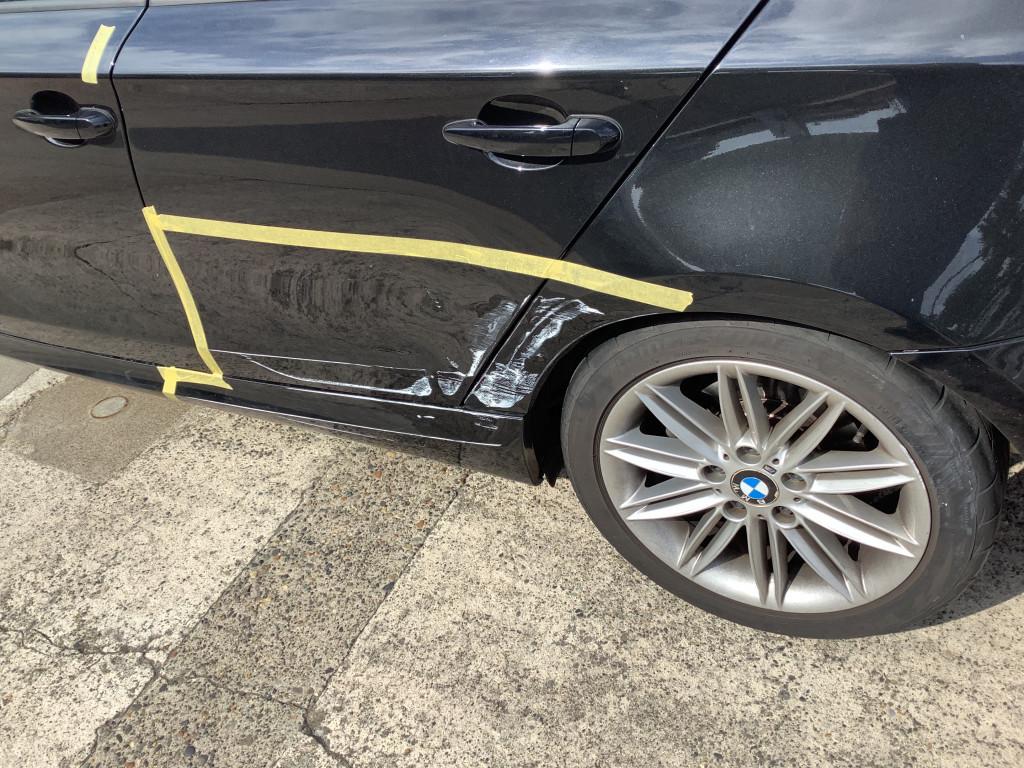  ＢＭＷ　１シリーズ へこみ修理前
