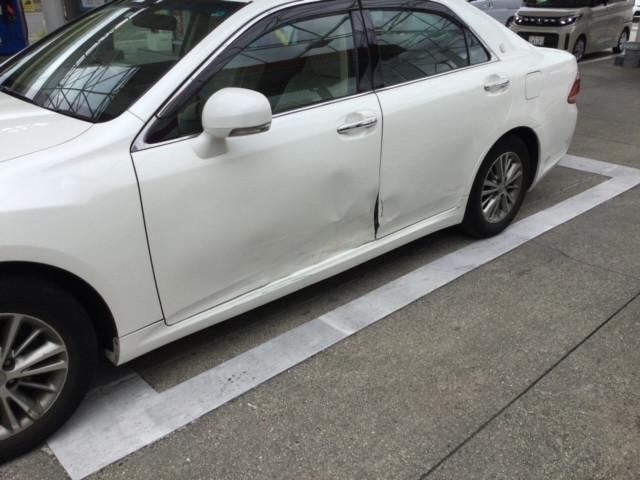  クラウン へこみ修理前