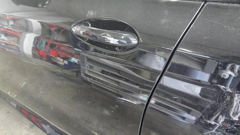  ＢＭＷ　Ｘ４ へこみ修理前