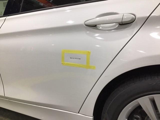  ＢＭＷ　３シリーズ へこみ修理前