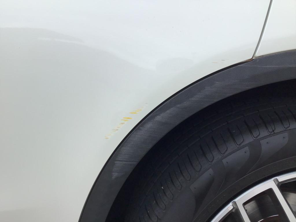  メルセデスベンツ　ＧＬＣクラス へこみ修理前