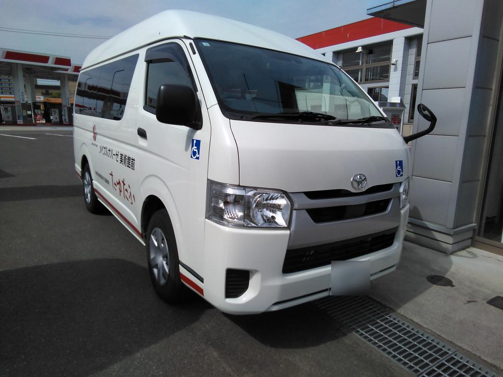トヨタ ハイエースコミューター ハッチバック へこみ