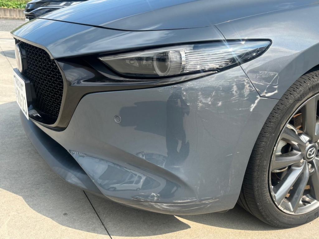  ＭＡＺＤＡ３　ファストバック エグレ修理前