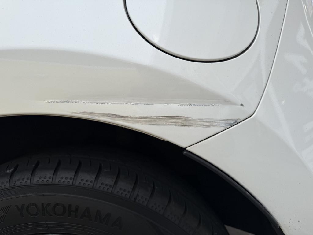  ＭＡＺＤＡ２ へこみ修理前