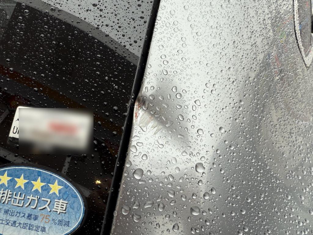  アウトランダーＰＨＥＶ へこみ修理前