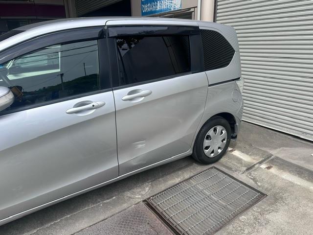  フリード へこみ修理前