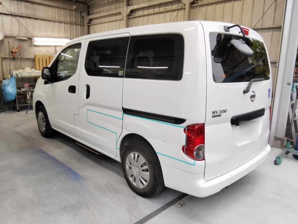 日産 ＮＶ２００バネット ドア へこみ