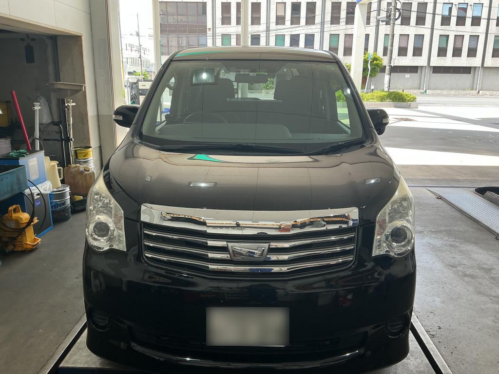 トヨタ ノア バンパー へこみ
