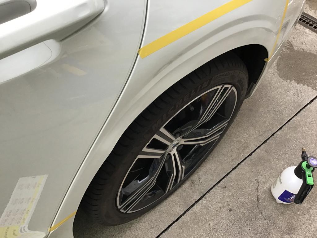  ボルボ　Ｖ６０ へこみ修理前