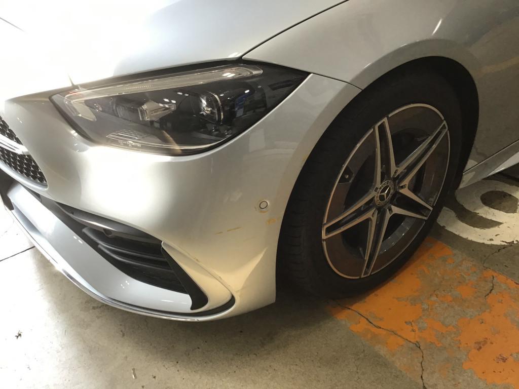  メルセデスベンツ　Ｃクラス へこみ修理前