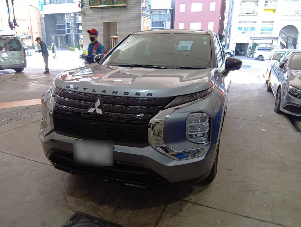 三菱 アウトランダーＰＨＥＶ バンパー へこみ
