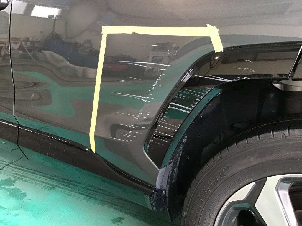  ＲＡＶ４　ＰＨＶ へこみ修理前