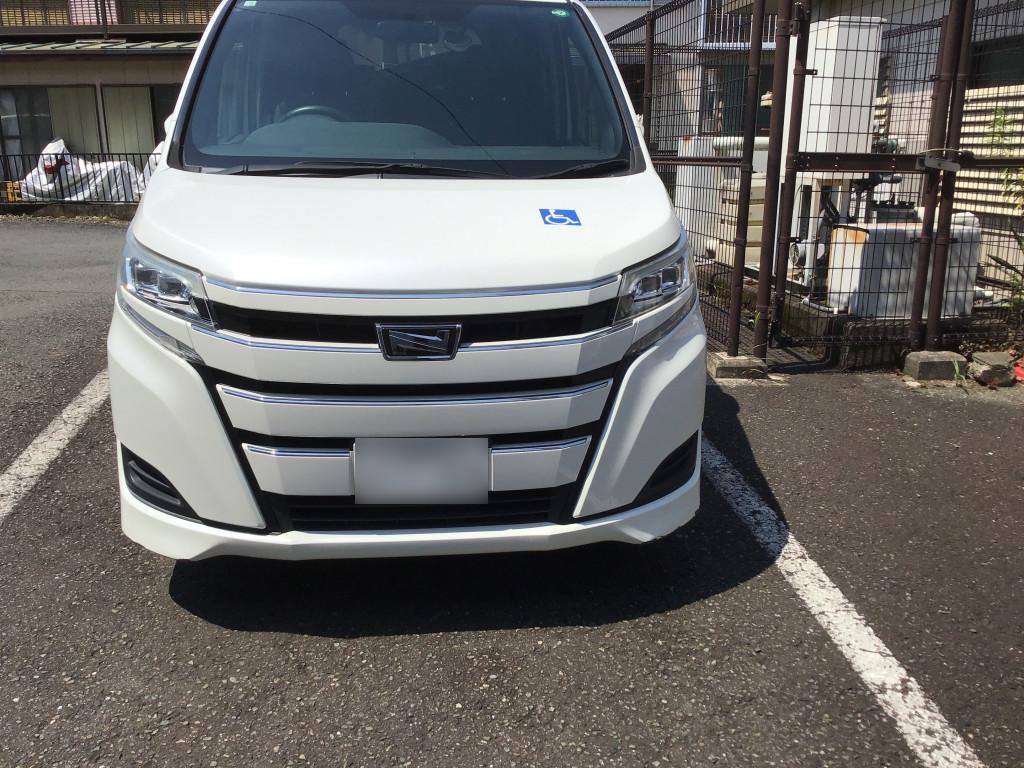 トヨタ ノア フェンダー へこみ