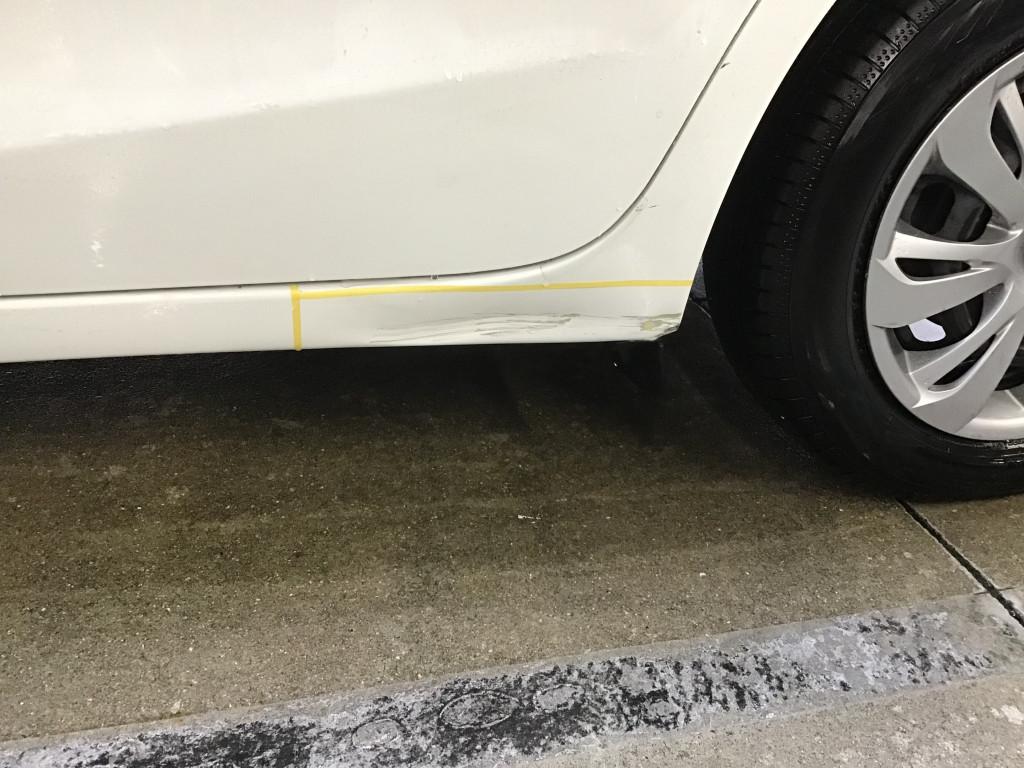  ＭＡＺＤＡ２ へこみ修理前