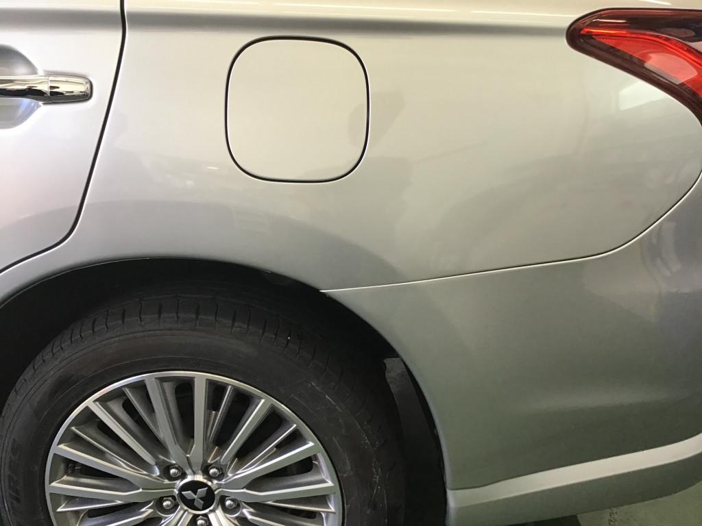  アウトランダーＰＨＥＶ へこみ修理後
