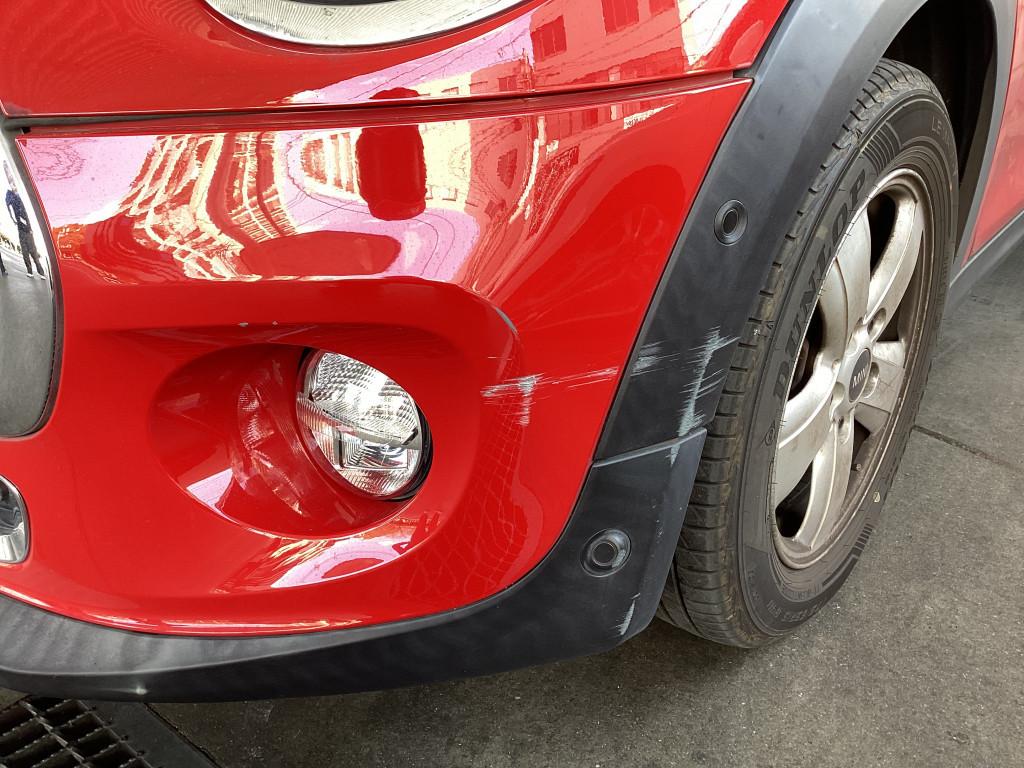  ＢＭＷ　ミニ へこみ修理前