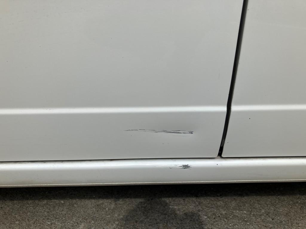  Ｎ－ＶＡＮ へこみ修理前