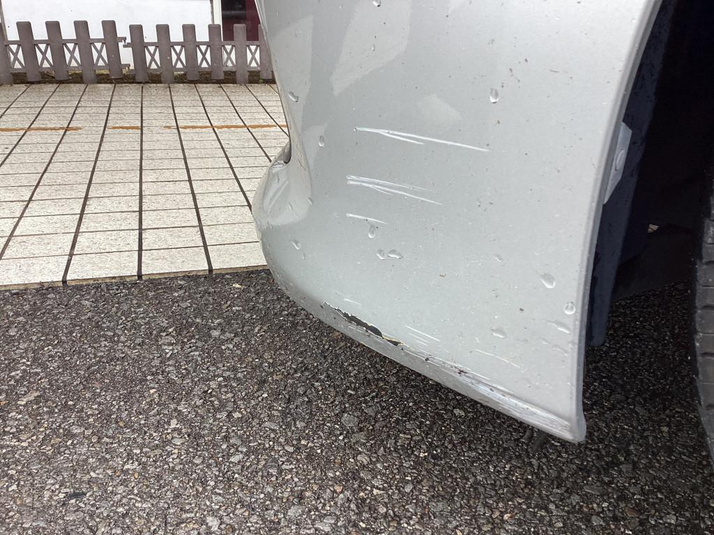  クラウン　ハイブリッド へこみ修理前