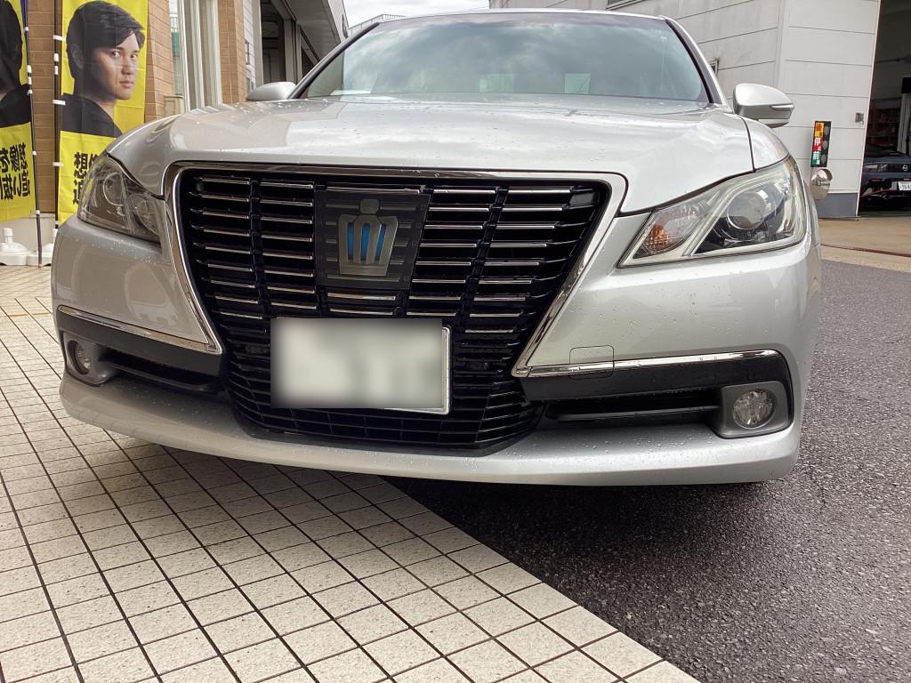 トヨタ クラウン　ハイブリッド バンパー へこみ