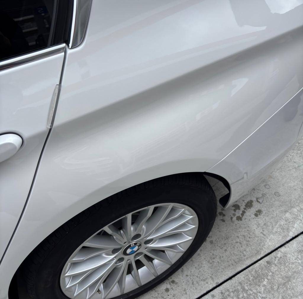 ＢＭＷ　３シリーズ へこみ修理後