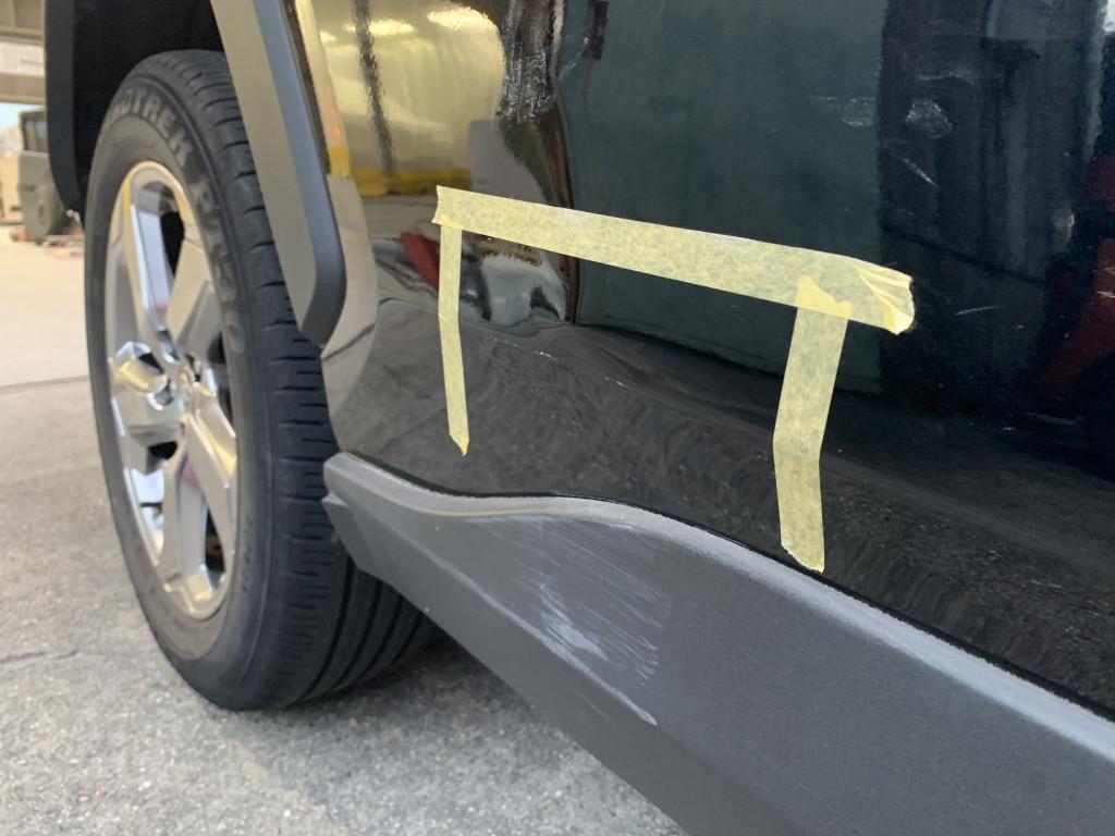  ＲＡＶ４ へこみ修理前