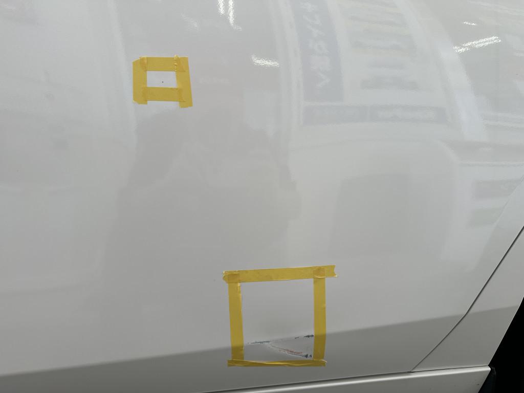  ＭＡＺＤＡ３　セダン へこみ修理前