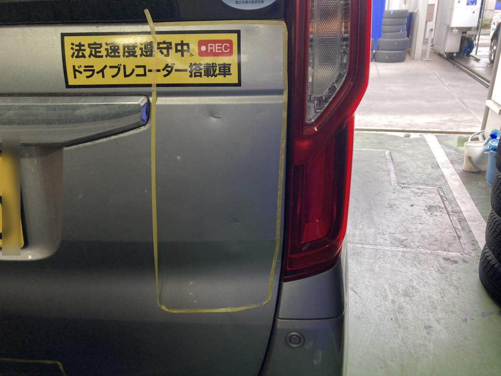  Ｎ　ＢＯＸ へこみ修理前