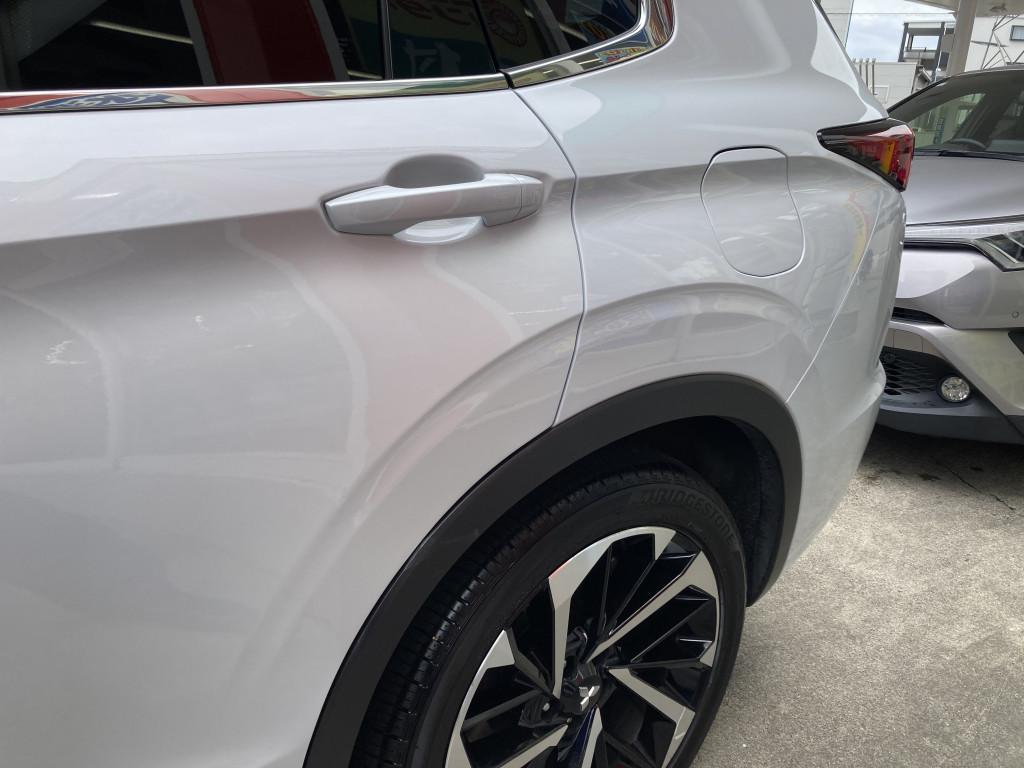  アウトランダーＰＨＥＶ へこみ修理後