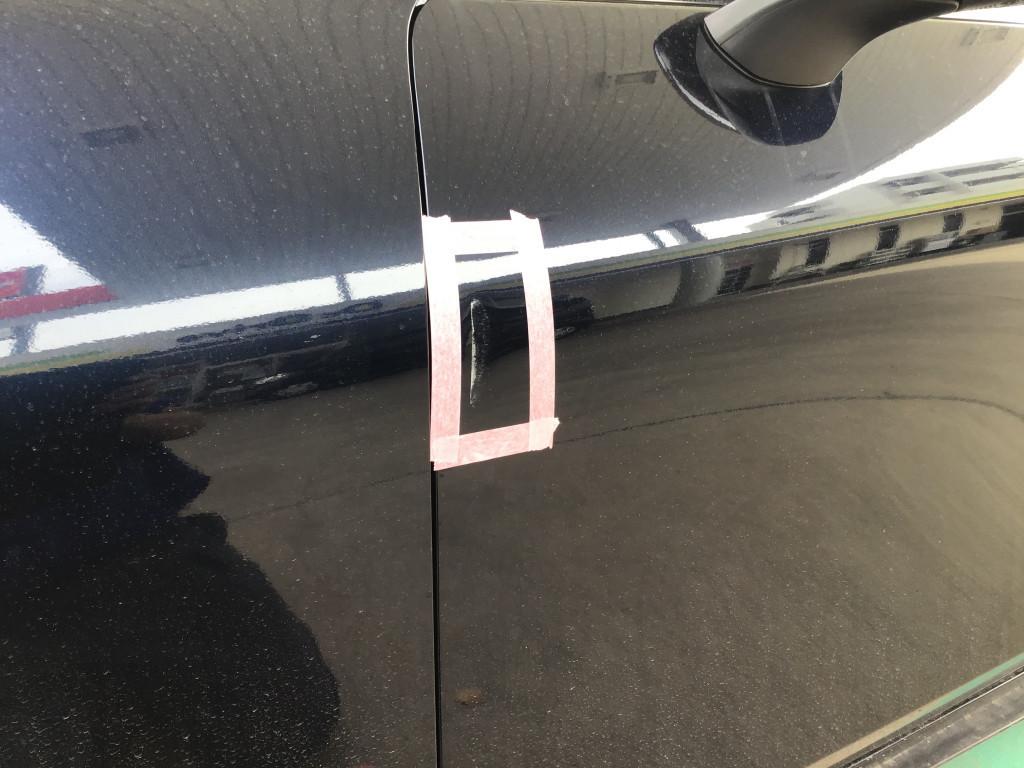  ＭＡＺＤＡ３　ファストバック へこみ修理前