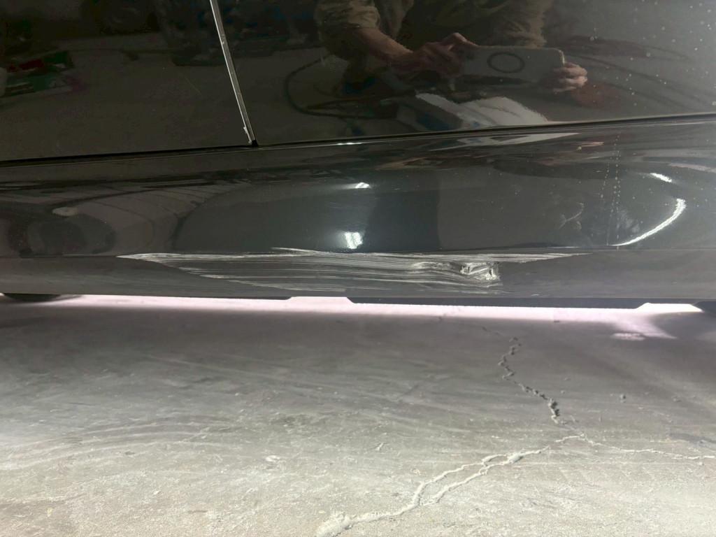  ＢＭＷ　Ｘ５ へこみ修理前