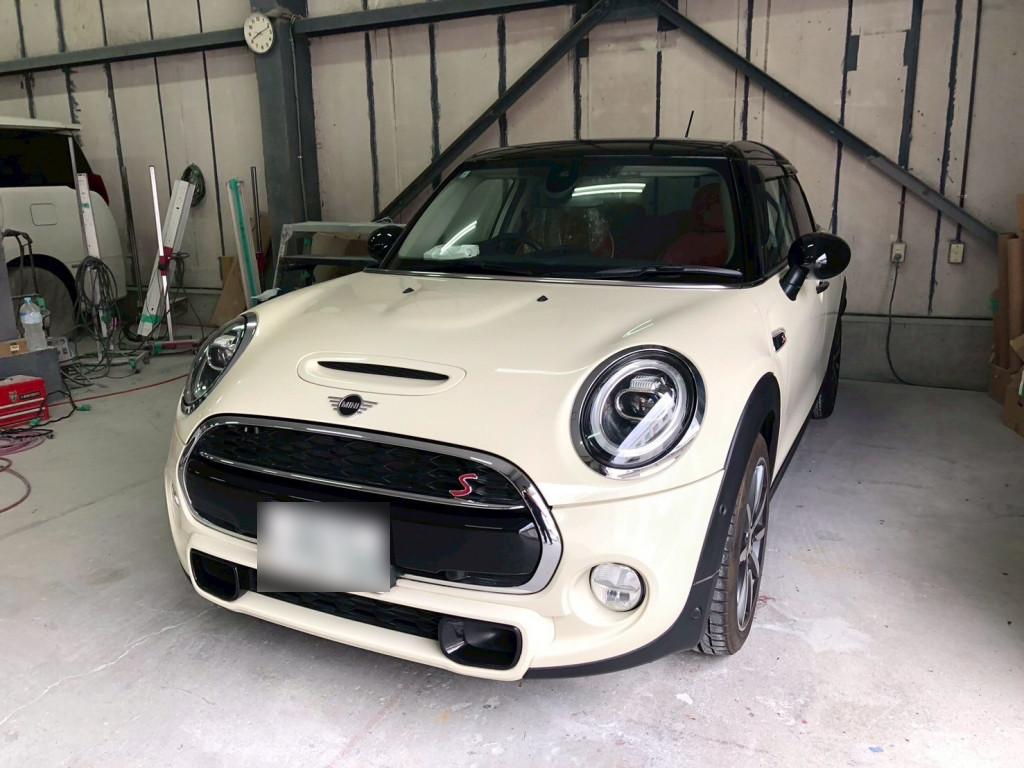ミニ ＢＭＷ　ミニ ドア へこみ