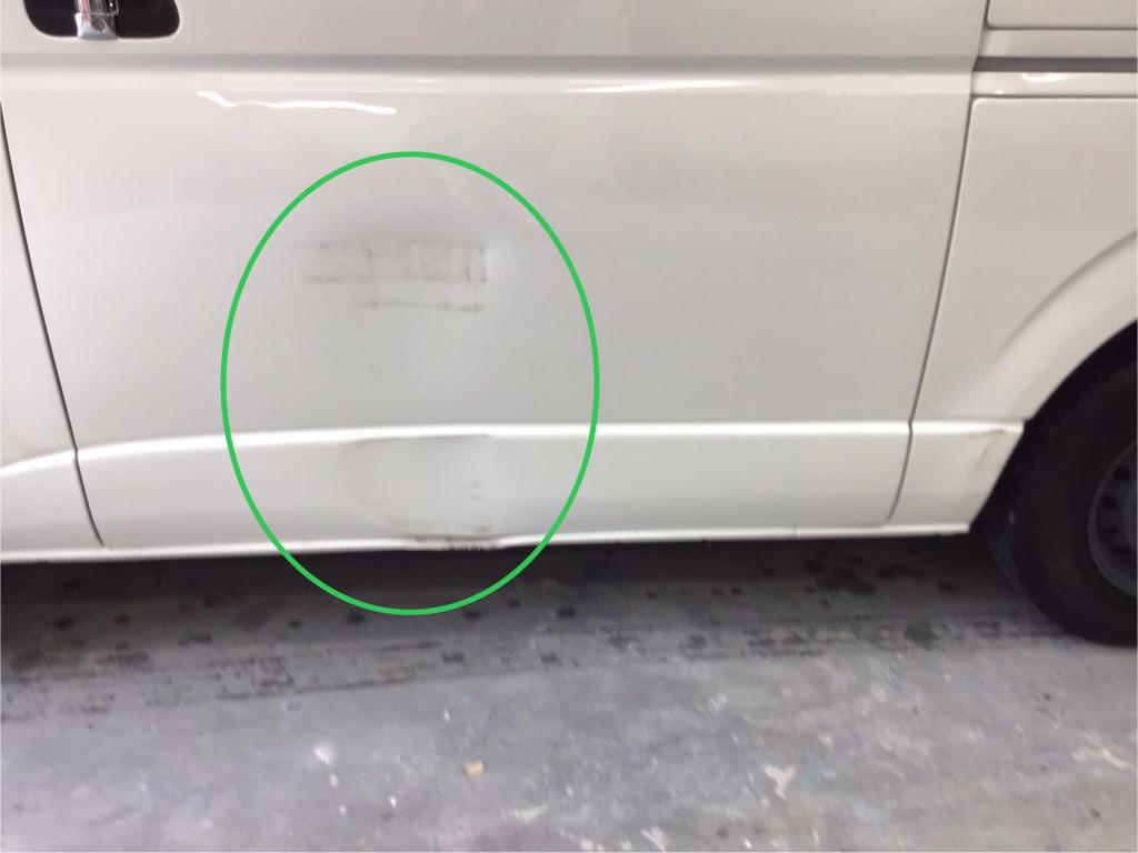  ハイエースバン へこみ修理前