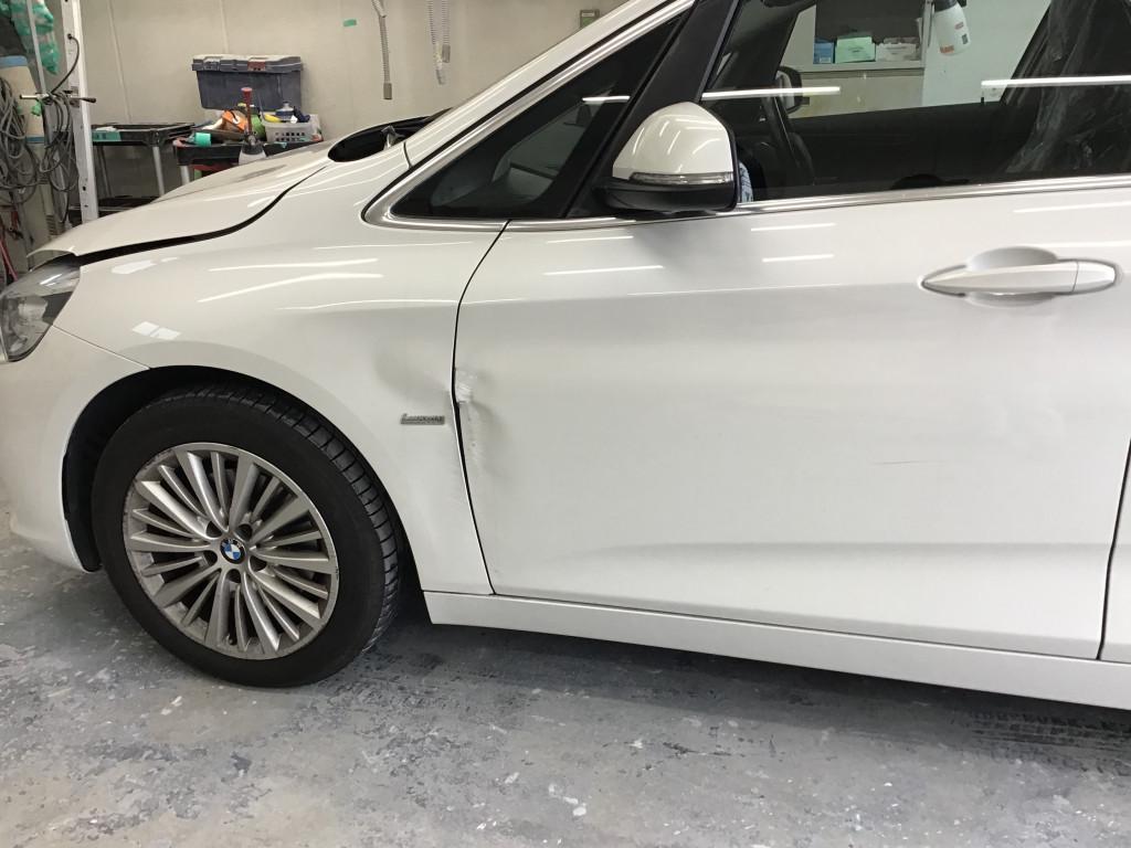  ＢＭＷ　２シリーズ へこみ修理前