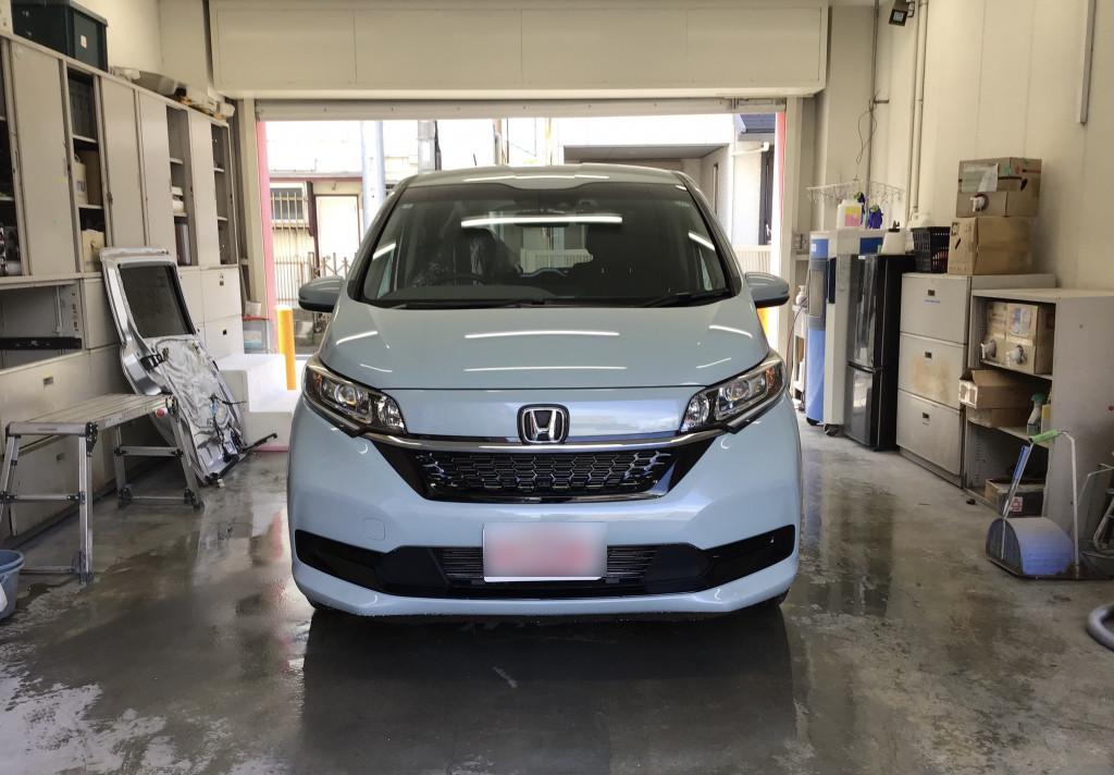 ホンダ フリード フェンダー へこみ