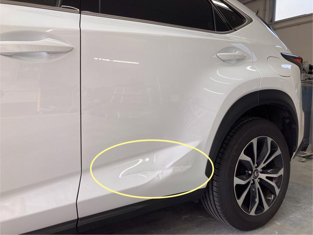  レクサス　ＮＸ２００ｔ へこみ修理前