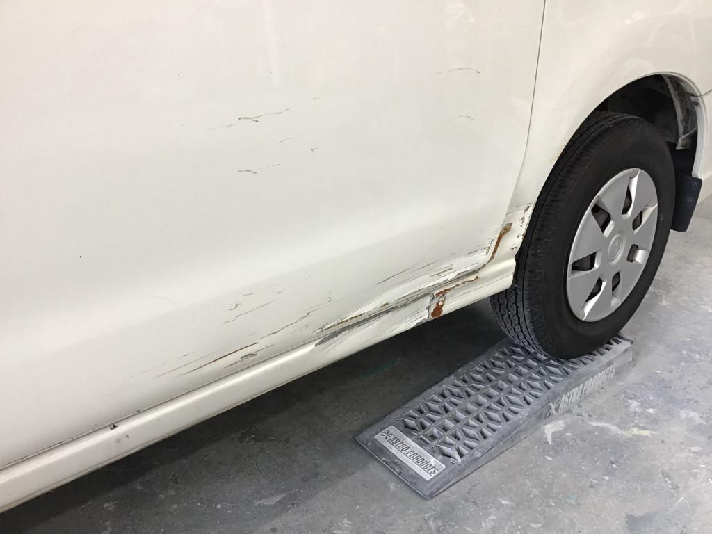  ハイゼットバン へこみ修理前