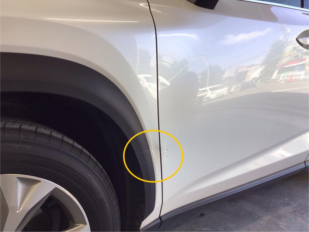  レクサス　ＮＸ２００ｔ へこみ修理前