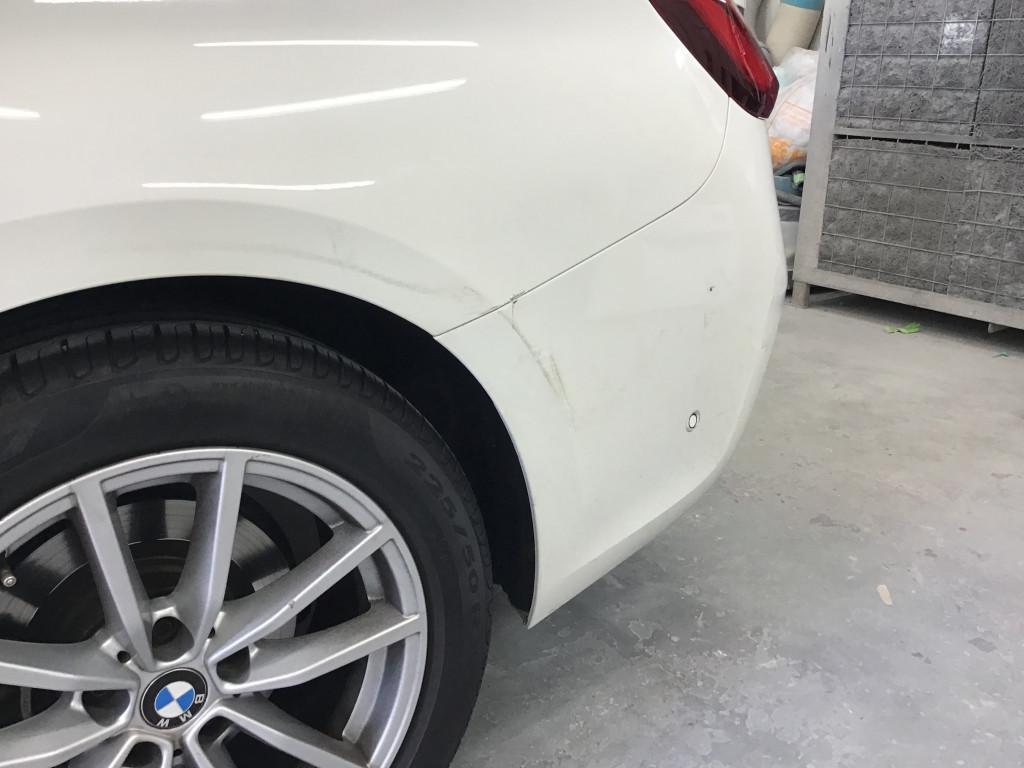  ＢＭＷ　３シリーズ へこみ修理前